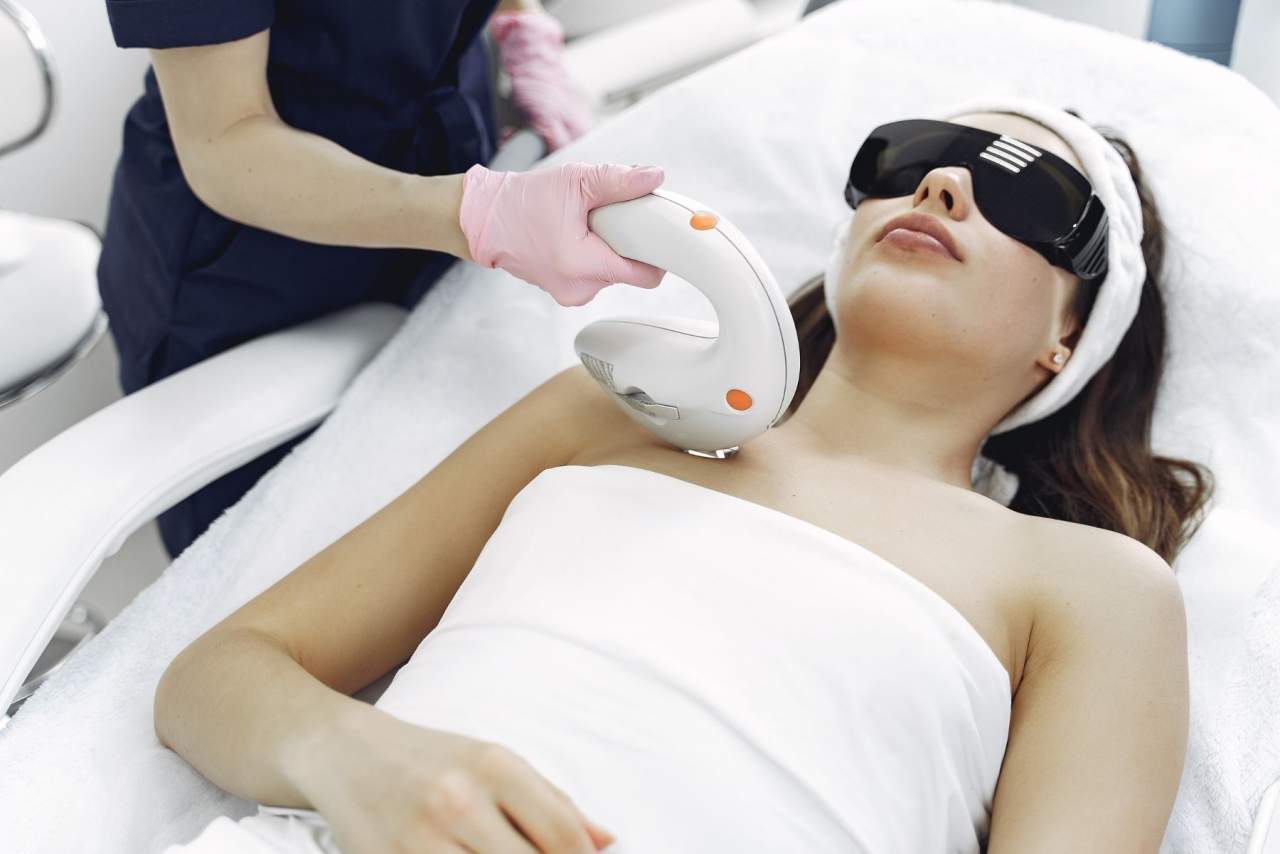 La depilación láser está de moda: Tratamiento en el centro de belleza Ada Beauty
