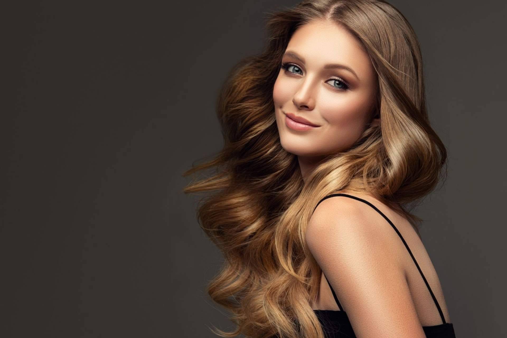 Proteger y restaurar el cabello gracias al servicio de peluquería saludable de CharoConector