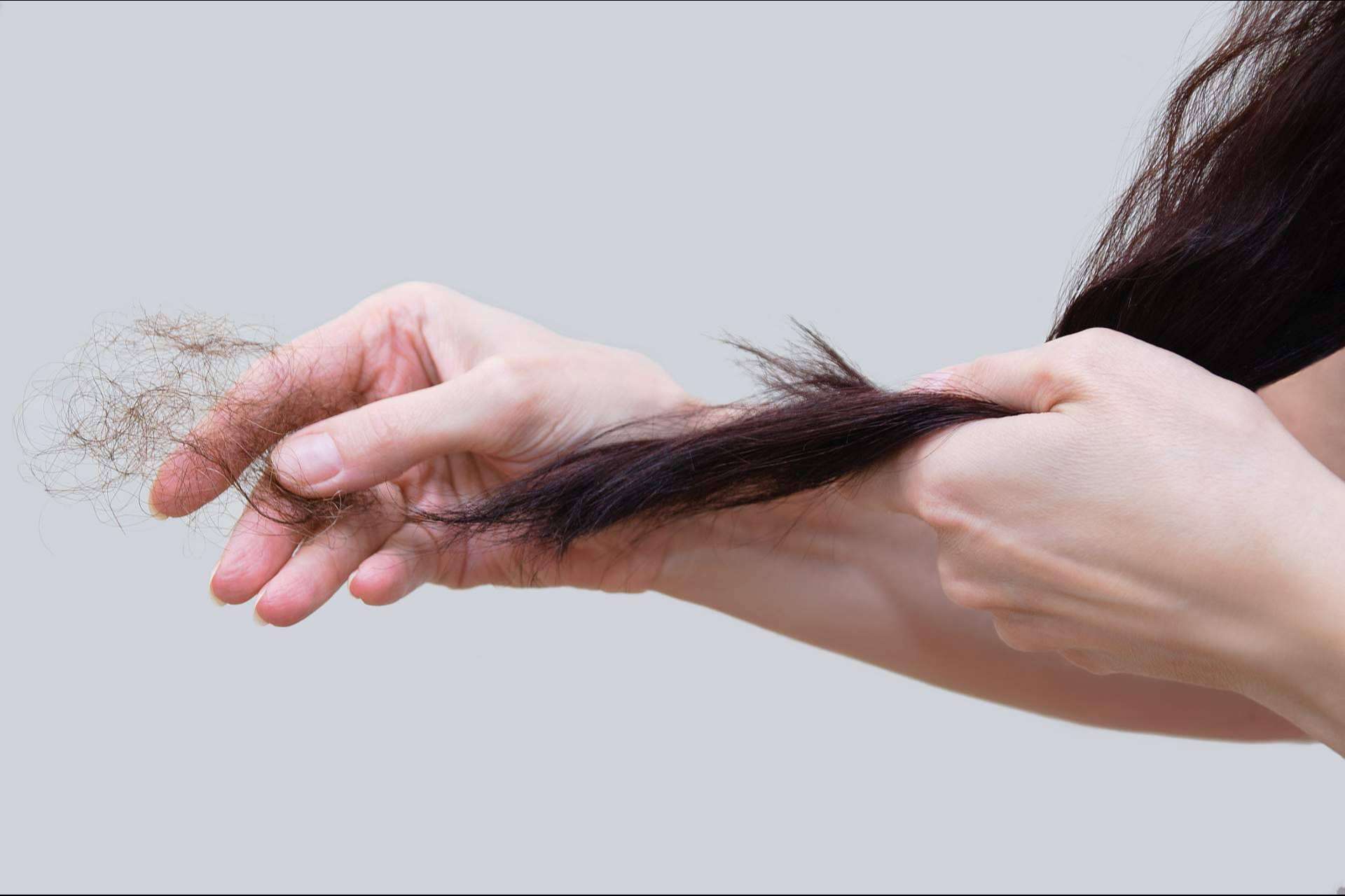 Forzapel, 60 cápsulas, el mejor aliado para fortalecer el pelo, la piel y las uñas en verano de Herbetom