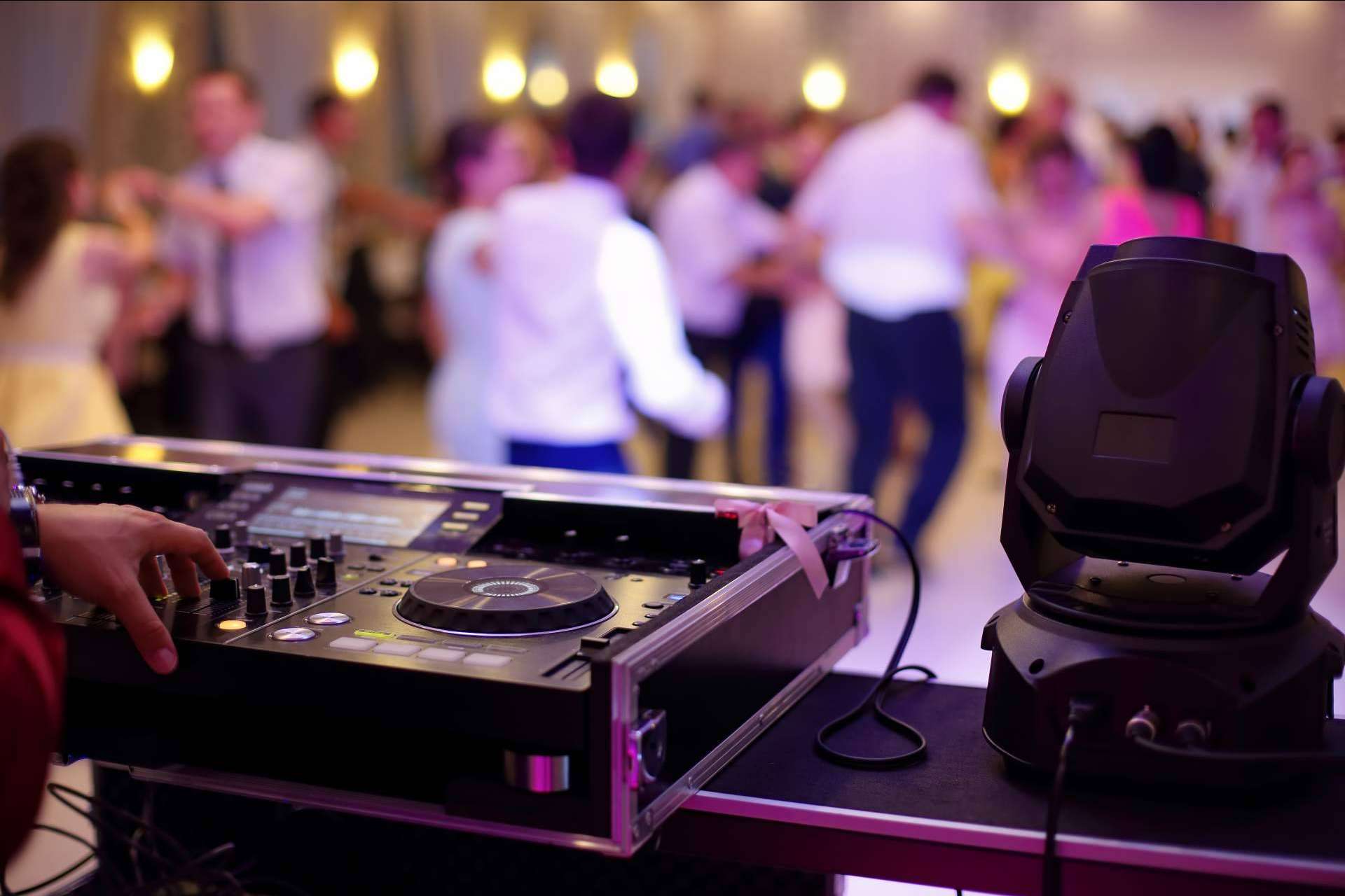 Música y DJ para bodas y eventos con Iñaki Musik