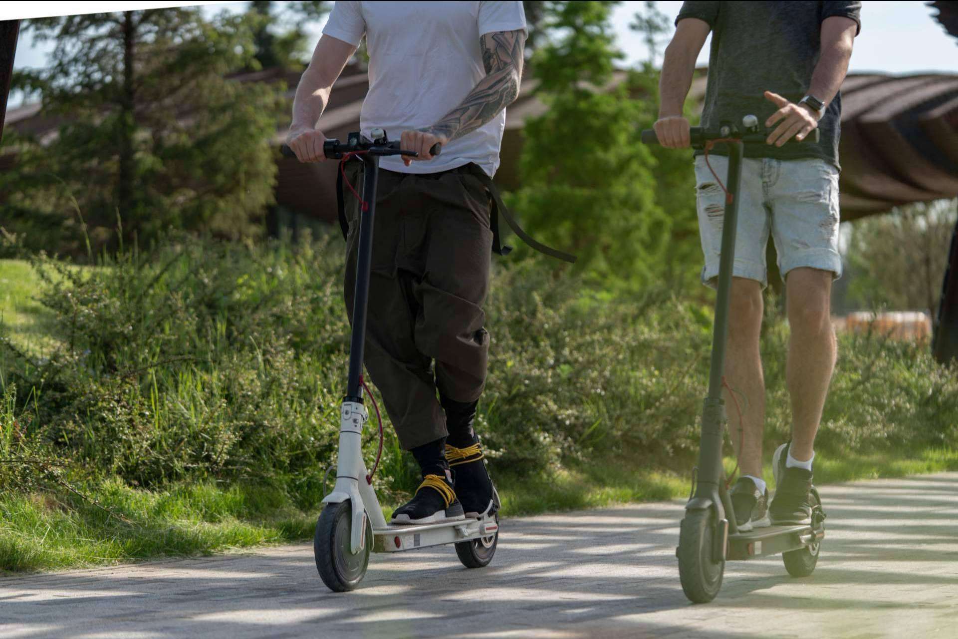 Pasear con patinetes eléctricos en verano por Barcelona de la mano de LYNX