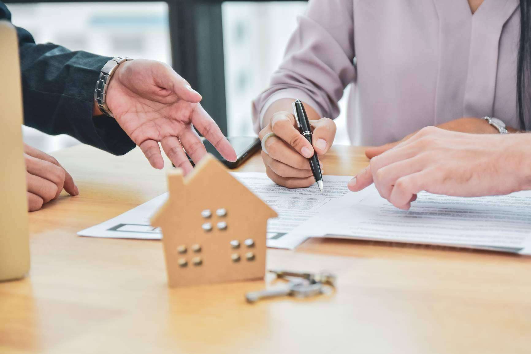 Hipotecas Plus ayuda a obtener la hipoteca que se precise y se compre la parte de la vivienda del excónyuge