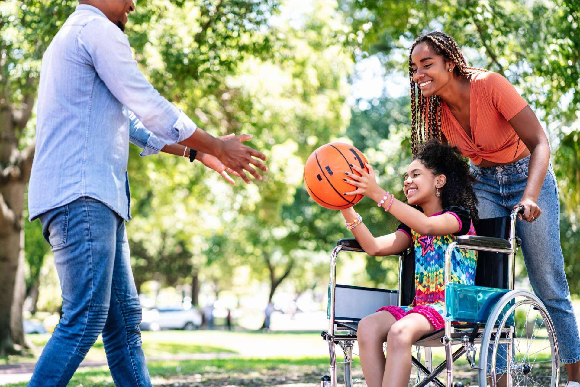 ¿Cómo puede contribuir la familia al bienestar de una persona con diversidad funcional? DFR