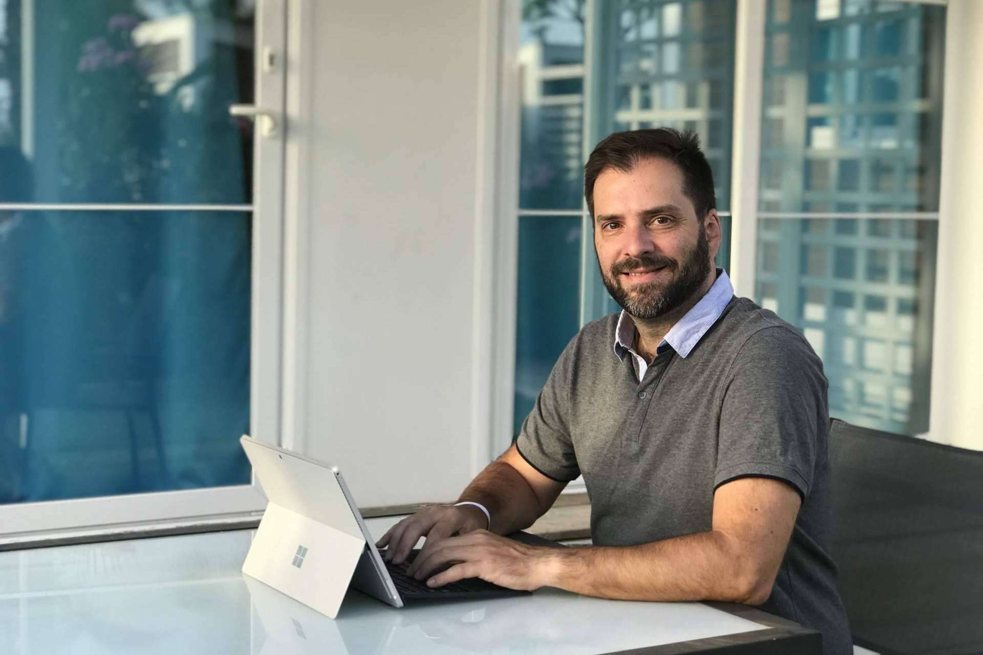 Impulsar el crecimiento de una empresa en internet mediante los infoproductos y la asesoría del experto en marketing digital Francisco Rubio