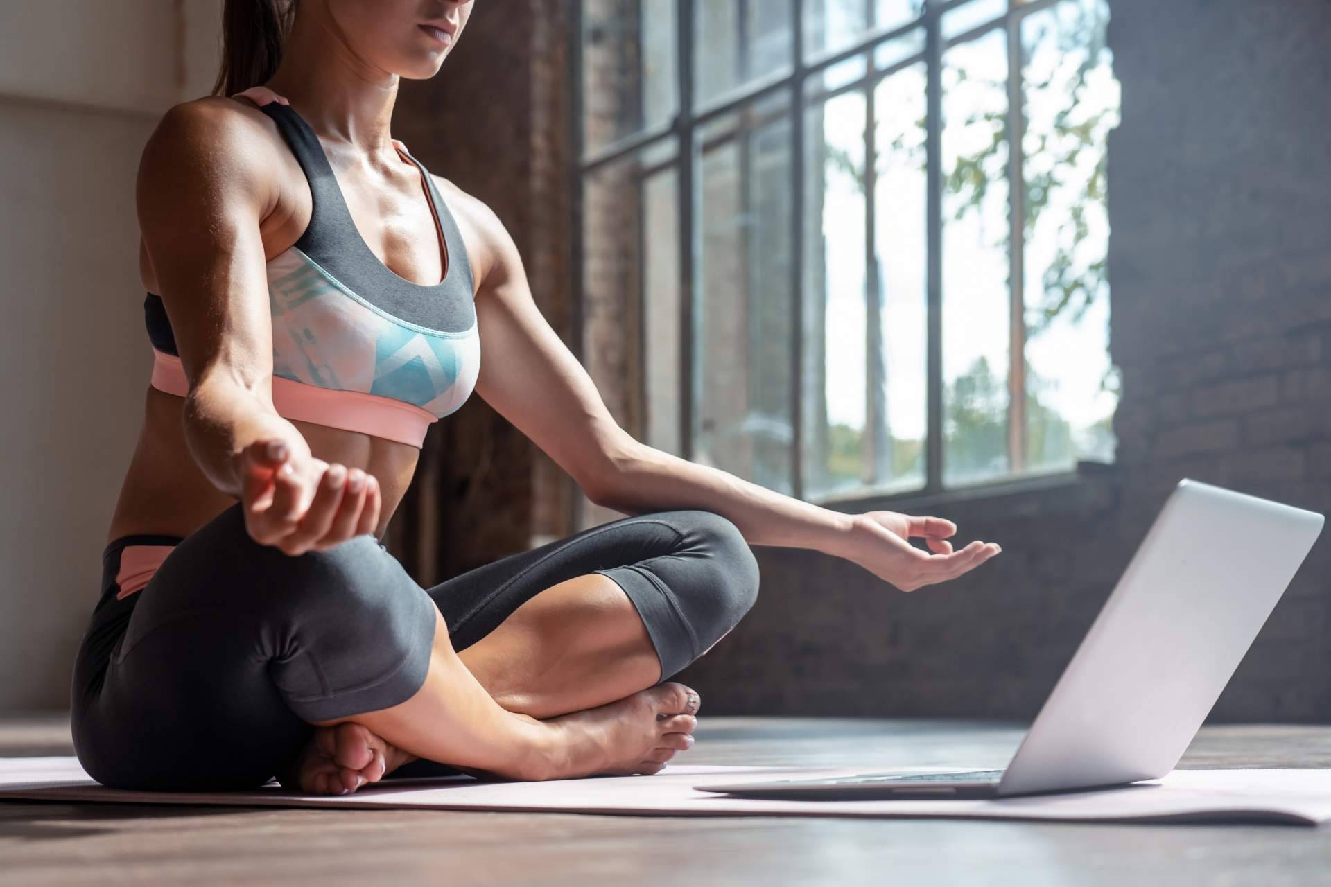Curso online de profesor de yoga de la mano del Centro de Yoga Kavaalya