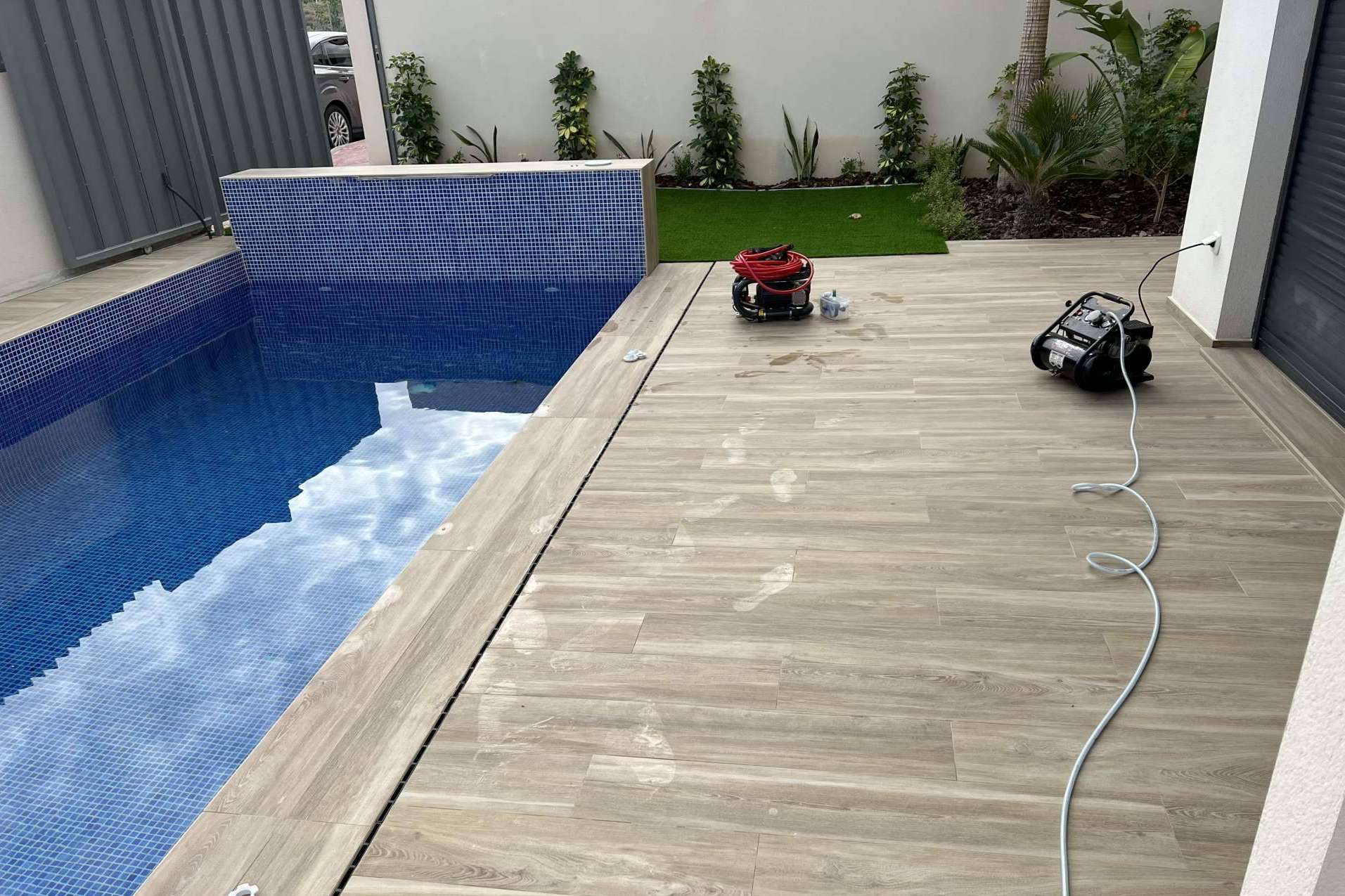 Localizar y reparar las fugas agua piscinas con el soporte de TELEFUGA