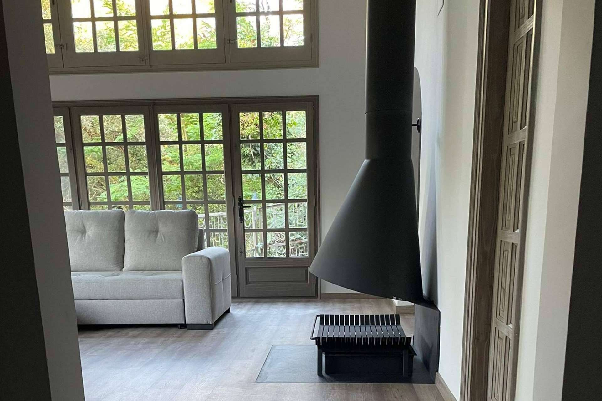 Funcionales en invierno y esculturas en verano, así son las chimeneas DAE