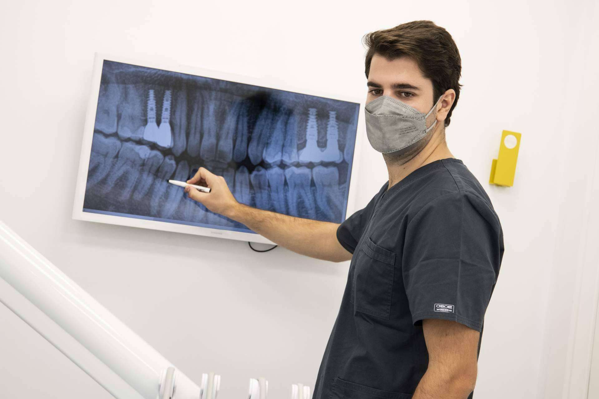 Corregir la sonrisa gingival en Clínica Dental Eduardo López