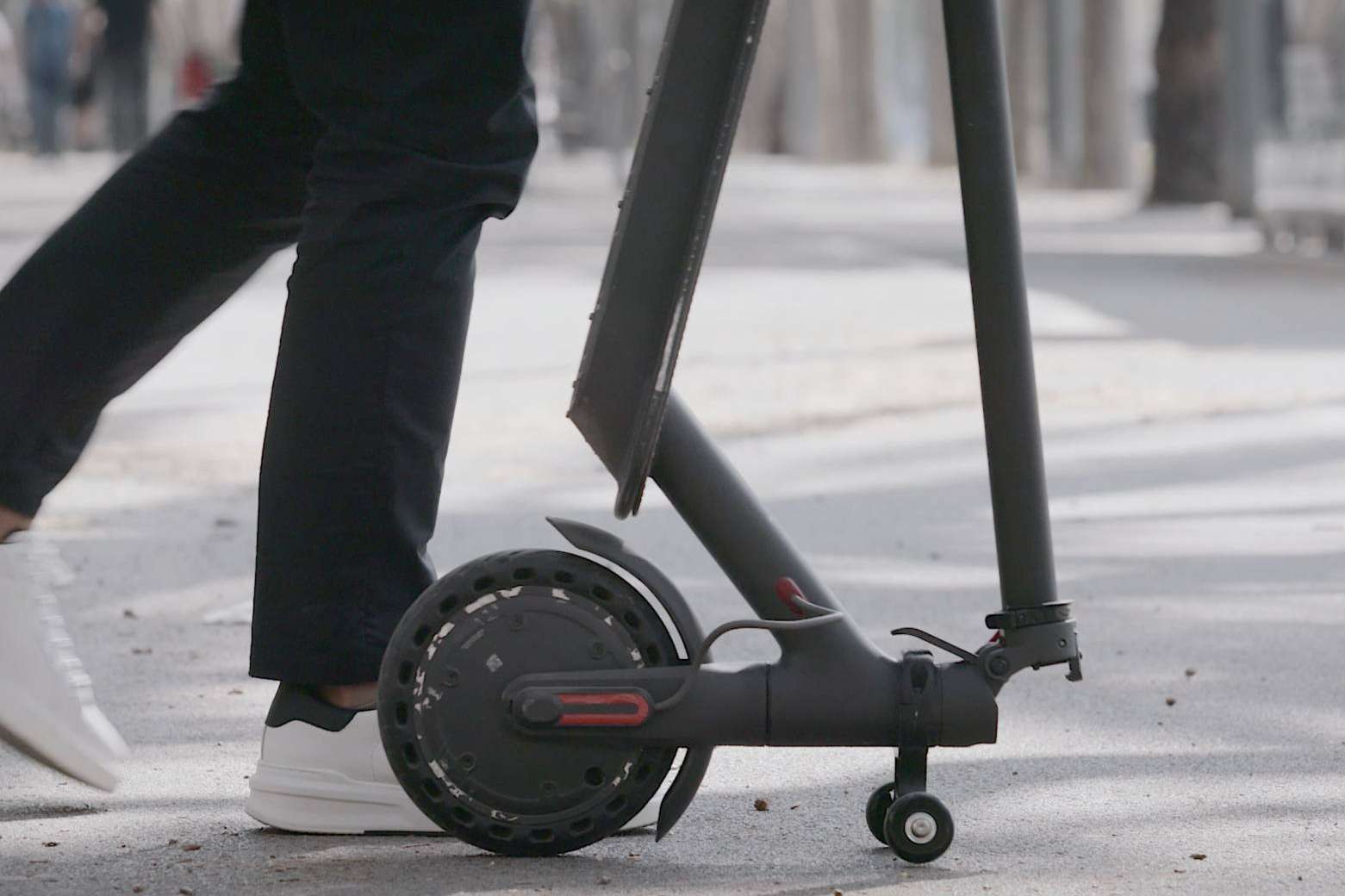 Techmotion Electronics prepara una campaña de crowdfunding para su soporte para patinete eléctrico