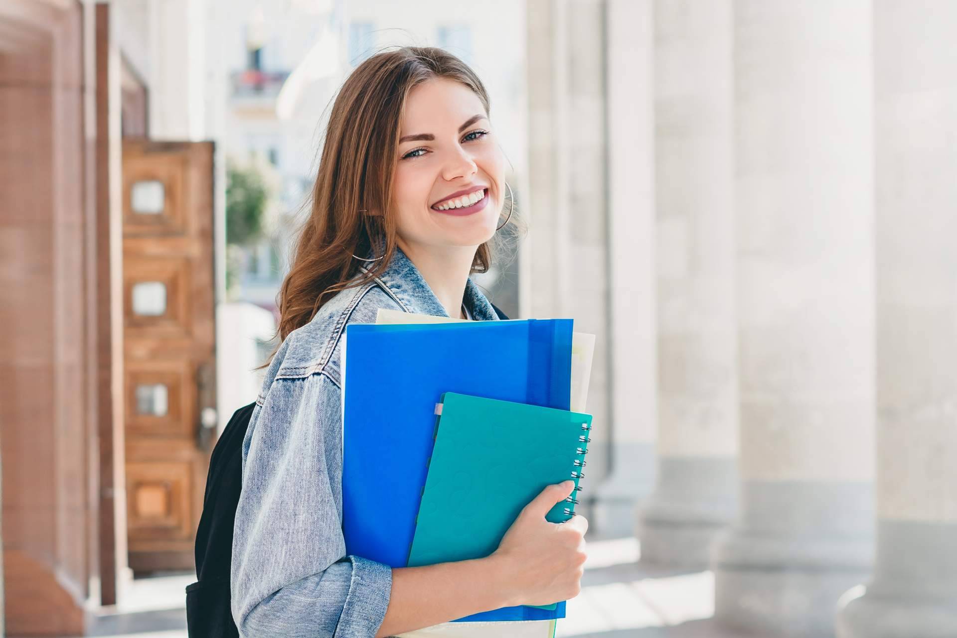 ¿Cómo conseguir el título B1, B2, C1 y C2 en 5 meses?, de la mano de EOI Por Libre